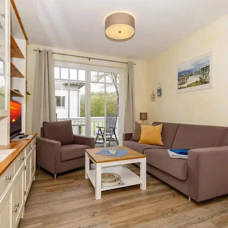 Strandstrasse 32 Strandstrasse 32-49 *